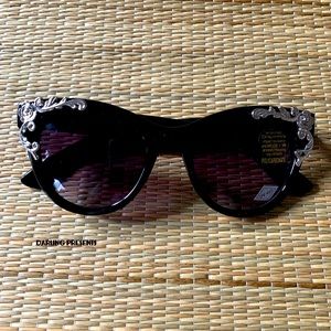 CAT EYE SILVER ACCENT SUNGLASSES